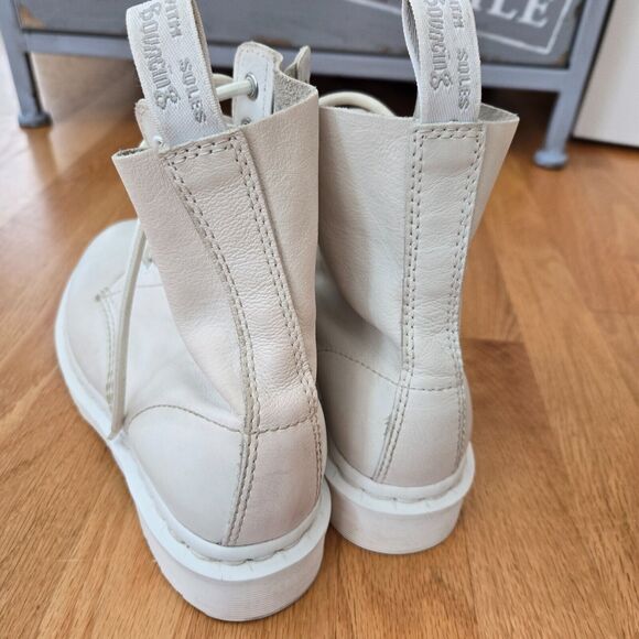 Dr. Martens 1460 Pascal Mono Womens 7/38 White Leather Lace Up Combat Boots EUC - Picture 5 of 9